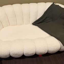 Polyester Sherpa couch