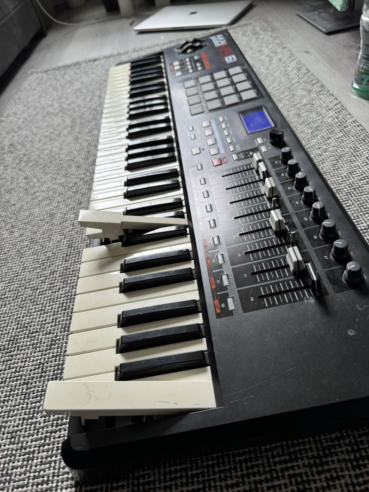 AKAI MPK61 NEEDS REPAIR
