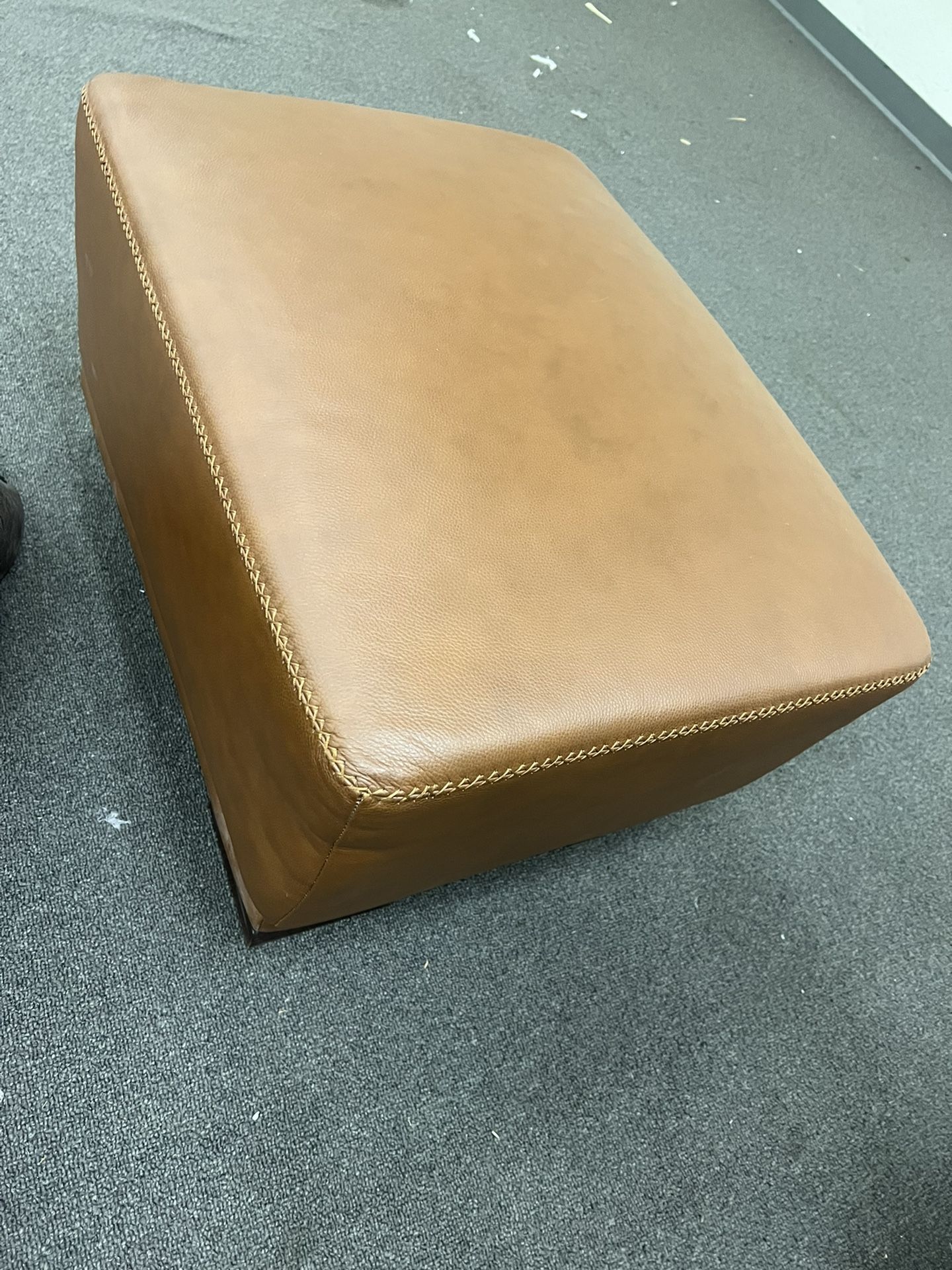 Leather Ottoman ON SALE ☎️☎️☎️☎️