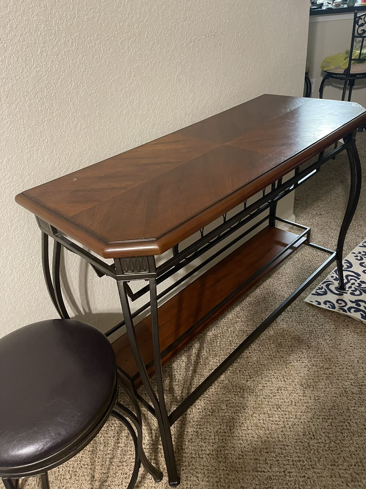 Table/bar + Stools 