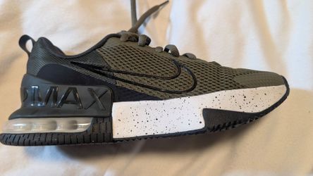 Men's size 9.5/women's size 11 NWOT Nike Air Max