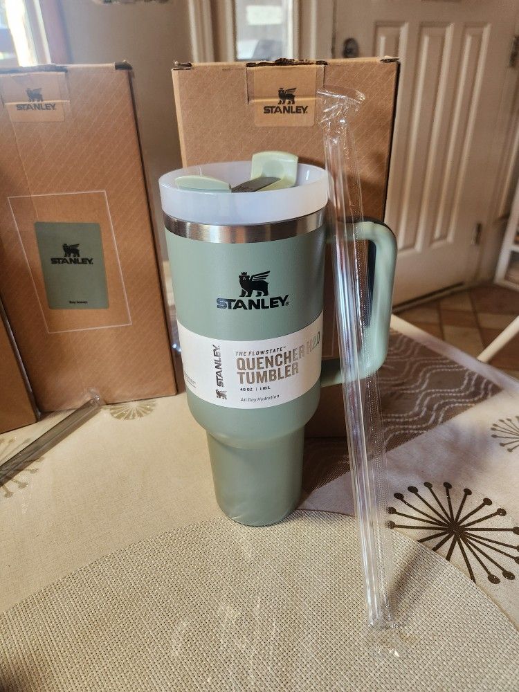 Stanley Cups 40 0z With Straw Brand New