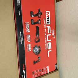 MILWAUKEEM18 FUEL 18V Lithium-Ion Brushless Cordless Combo Kit (5-Tool) with Two 5.0 Ah Batteries, 1 Charger 1 Tool Bag