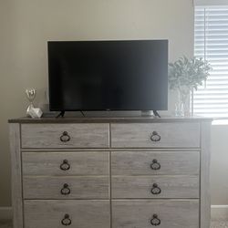 Beautiful white/grey/beige/brown wooden dresser