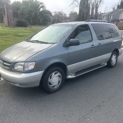 1999 Toyota Sienna