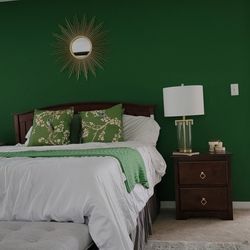 Bedroom Furniture Set - Queen Bed, nightstands, Mirror, Dresser