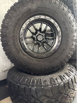 Bendo un set de Rines nuevos con llantas usadas para Toyota Tacoma Chevy Silverado