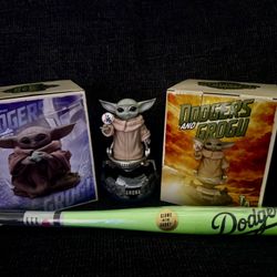 Los Angeles Dodgers Star Wars Grogu Bobblehead  And  Star Wars Lightsaber Bat Green Glow In The Dark 