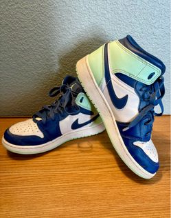 Air Jordan 1 Mid (Kids Size 6Y)