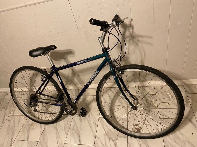 Trek Mountain Track 720 - 19.5”- Cromoly- 26” Wheels- 21 Speed