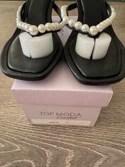 Top Moda Comfort Black Pearl Strap Sandals Size: 7W