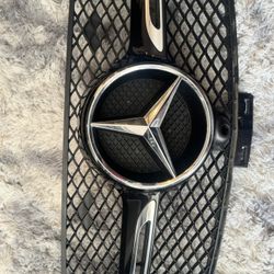 Mercedes-Benz GLE Front Grille with Star Emblem