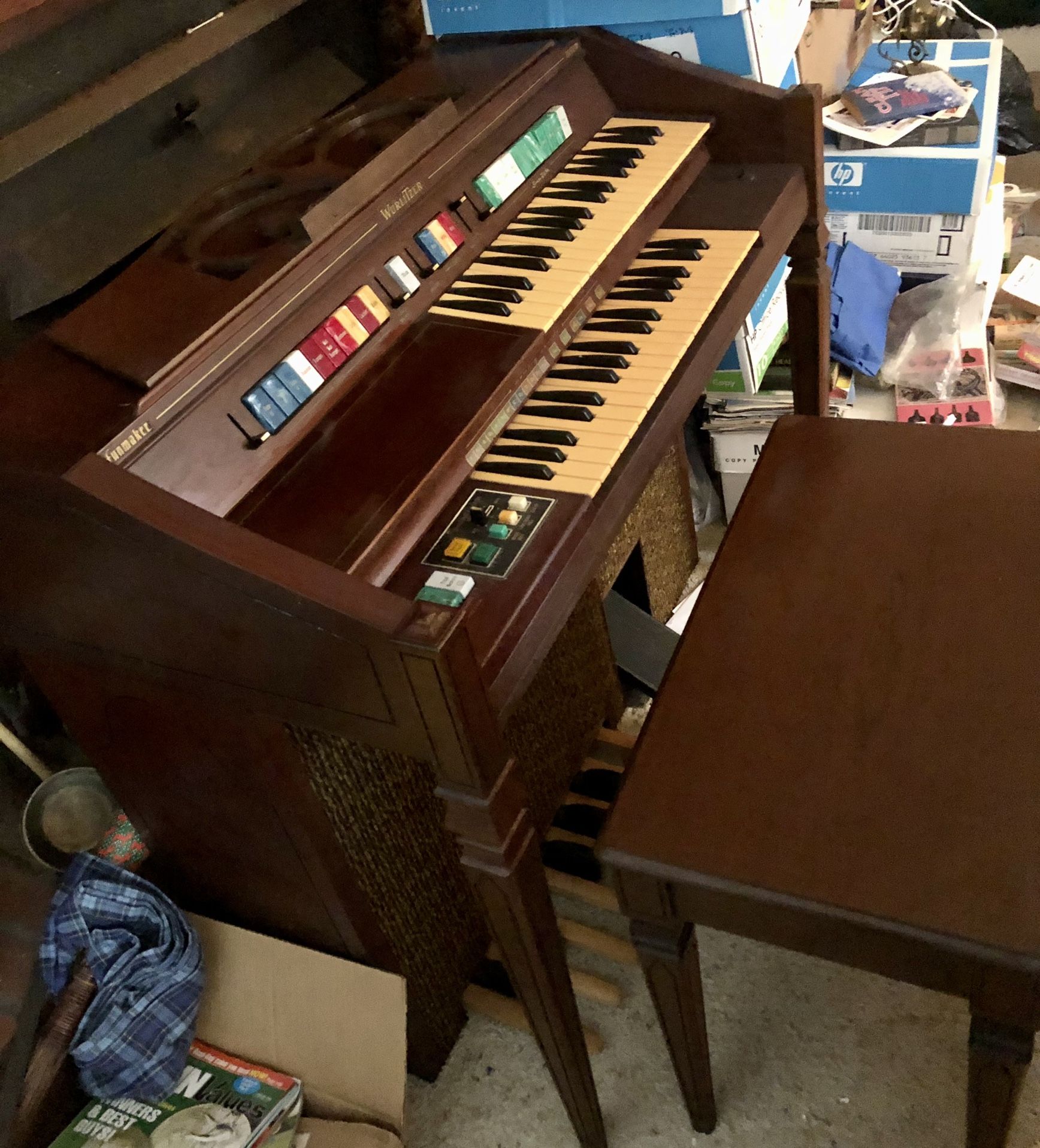 Wurlitzer electronic organ model 470, with bench