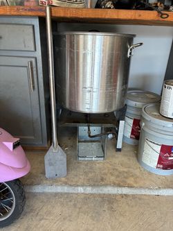 Huge Crawfish Boil Pot With Burner and paddle