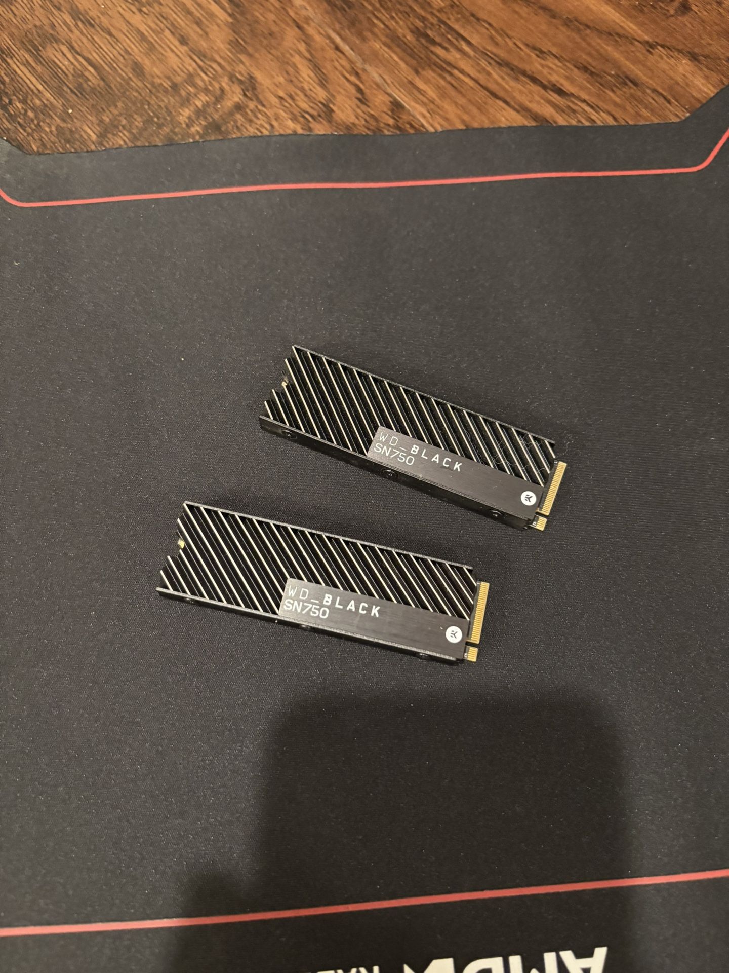 2TB (2x1TB) w/ Heatsink SSD 2TB, PCIe M.2 READ DESCRIPTION PICK UP ONLY NO TRADE FIRM ON PRICE ONLY CASH 💵 💲125 FOR BOTH