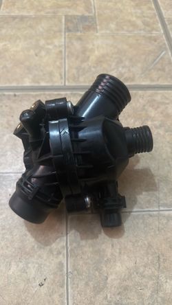 Thermostat  coolant housing BMW