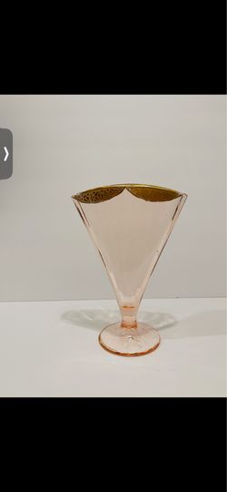 Antique Paden City Pink Depression Glass Gold Trim Rambler Rose Fan Shape Vase 8.5” Tall. Antique vase is in good condition, some missing gold on trim