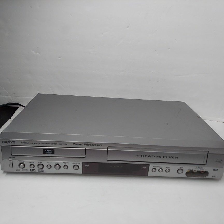 SANYO VCR/DVD COMBO. TESTED. NO REMOTE CONTROL. 