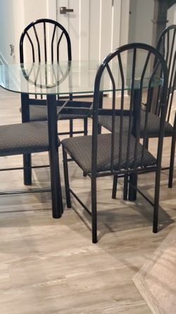 Dinning Table Set.