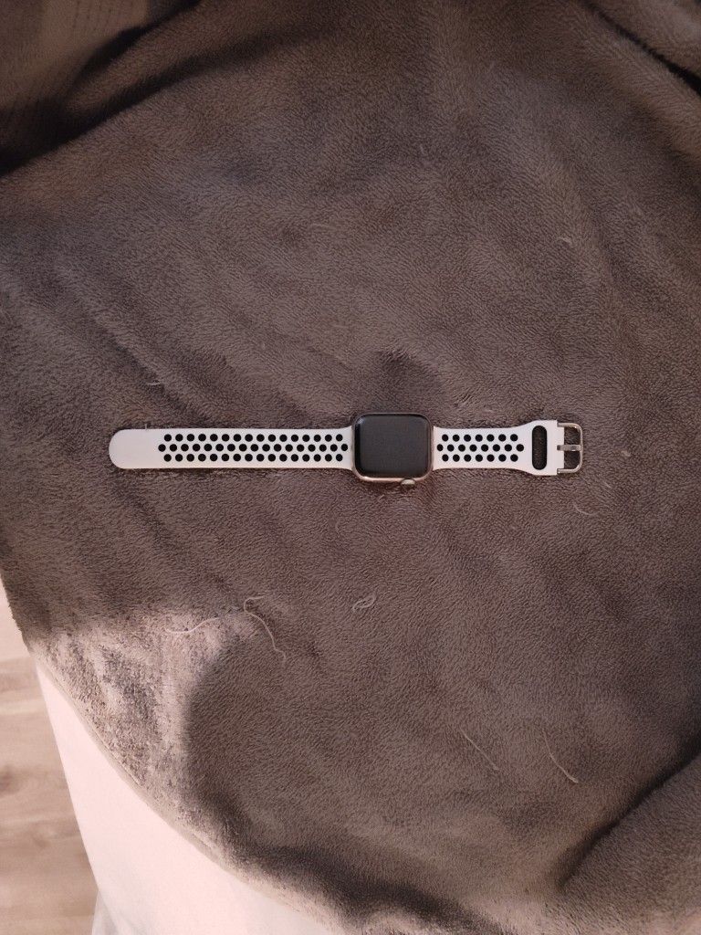 Apple Watch 44mm SE 