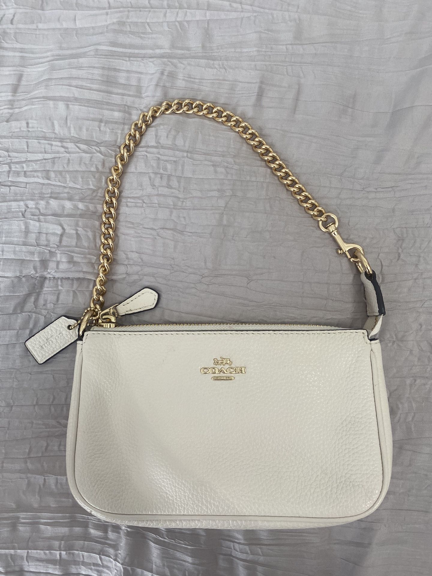 Coach wristlet hotsell with gold chain