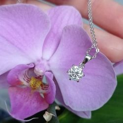 Women Moissanite pendant (passes tester) (READ DESCRIPTION)