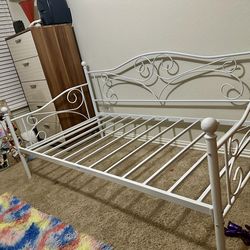 Twin Metal Frame Bed 