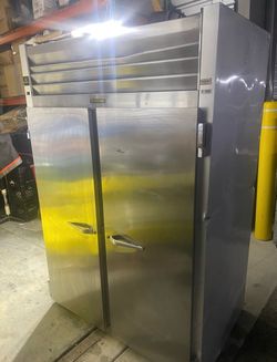 ❄️ Traulsen Commercial Freezer – Model G22010 – $700 (Firm) ❄️📍 Okeechobee Heavy-duty Traulsen commercial freezer in solid working condition. Perfect