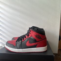 Air Jordan 1 Mid “Banned”