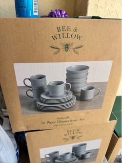 Bee & willow 16-pc Dinner set new