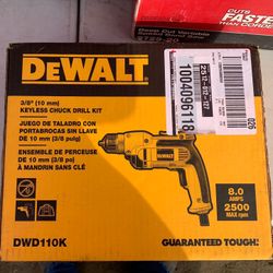 Dewalt 3/8  (10mm) Keyless  Chuck  Drill  Kit 