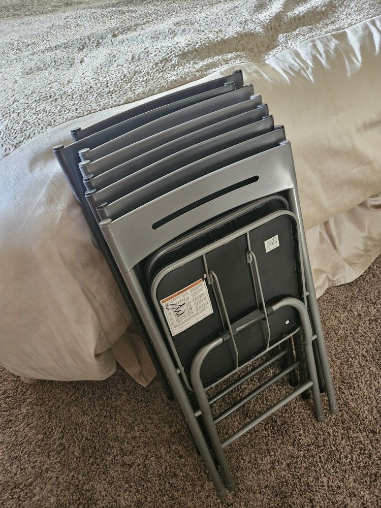 8 Folding Chairs