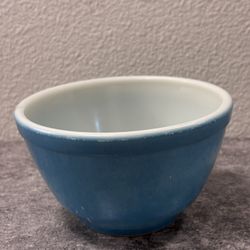 Vintage Pyrex Medium Blue Mixing Bowl
