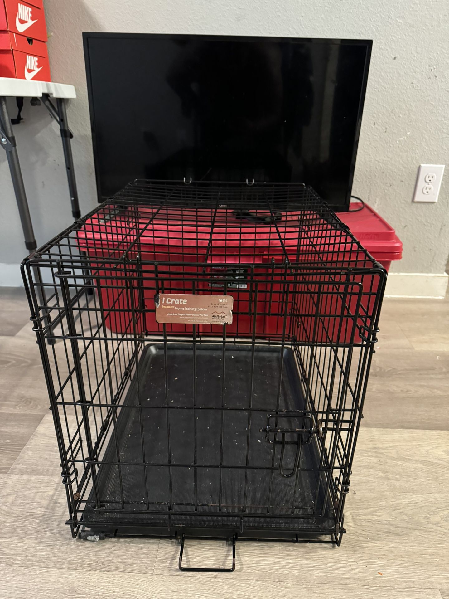 Medium Dog Crate/onn Tv