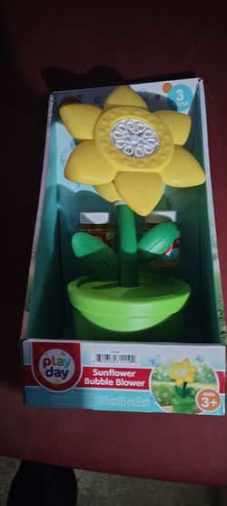 Brand New sunflower bubble machine