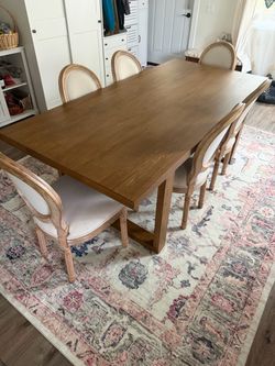 Kitchen/dining table and 6 chairs