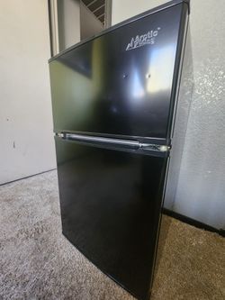 Mini Refrigerator/ Freezer Bought Free Months Ago For Christmas '23 No Longer Needed