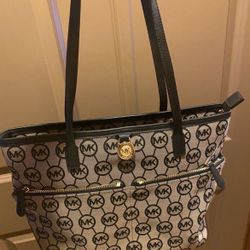 MICHAEL Michael Kors Signature Canvas Morgan Large Tote. 