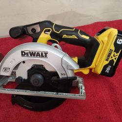 XR 20 Volt Dwalt Brushless 61/2 Circular Saw Con Batería $210