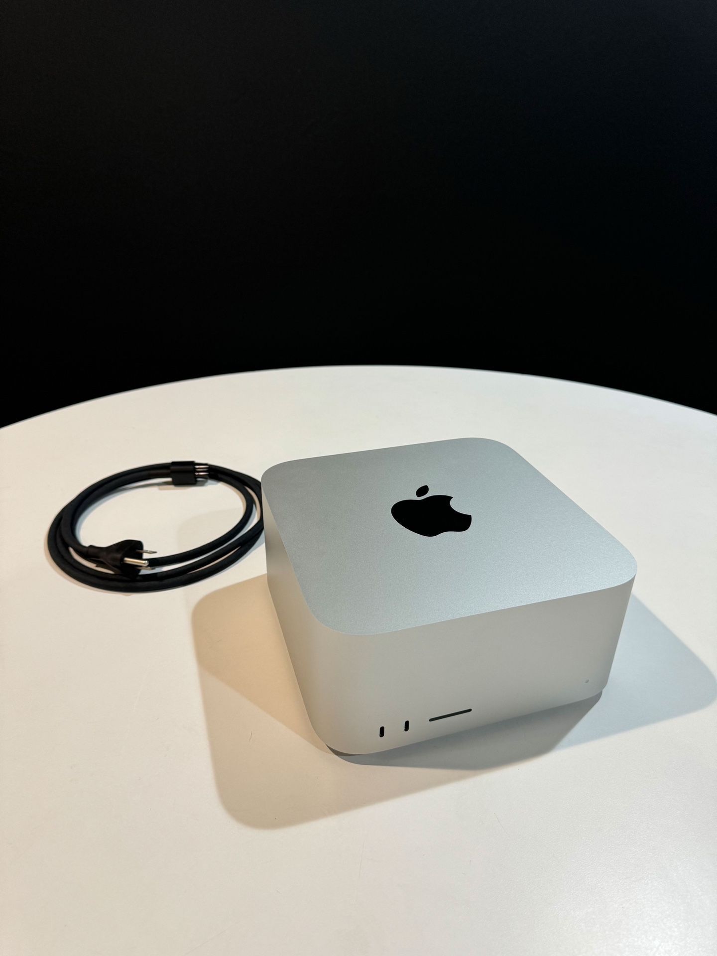 Apple Mac Studio with M1 Ultra, 64GB, 1TB SSD