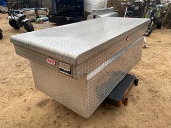 TOOL BOX RKI ALMOST NEW WHIT KEY ALMOST NEW MEASURES IN PICTURES