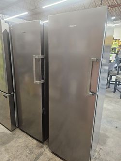 Hisense 10.2 cu. ft. Garage Ready Frost Free Convertible Upright Freezer with Seal Break Handle