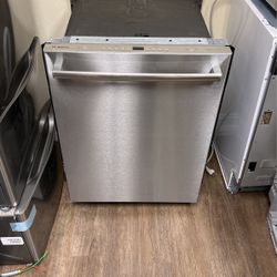 Bosh Dishwasher 24”