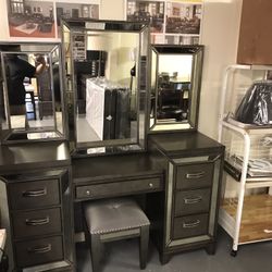 Gray Vanity Set With Stool 