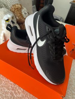 Women Nikes size 9