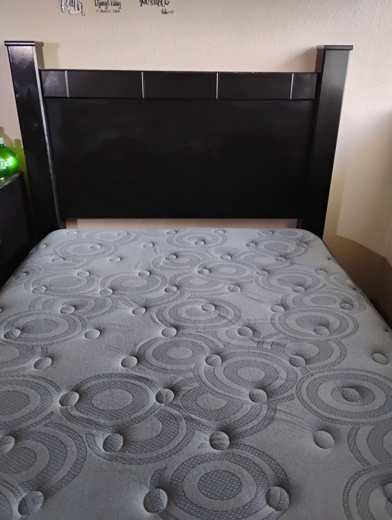 Selling As Bedroom Set/ Individual Pieces $450 O.B.O. EVERYTHING MUST GO!!