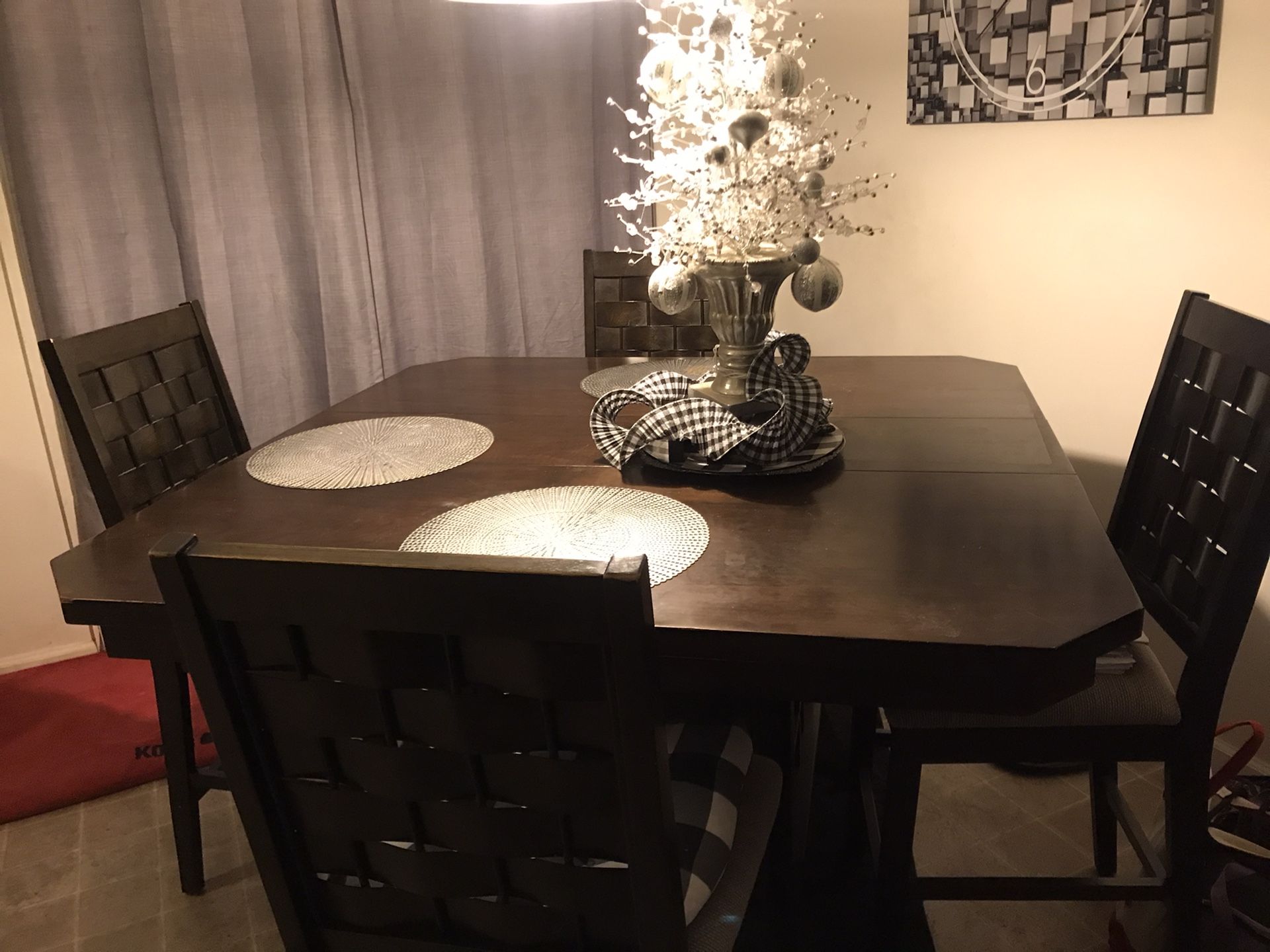 Table/chairs