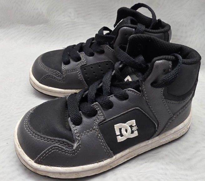 DC Boys Hitop Athletic Shoe Size 8 Lace Up