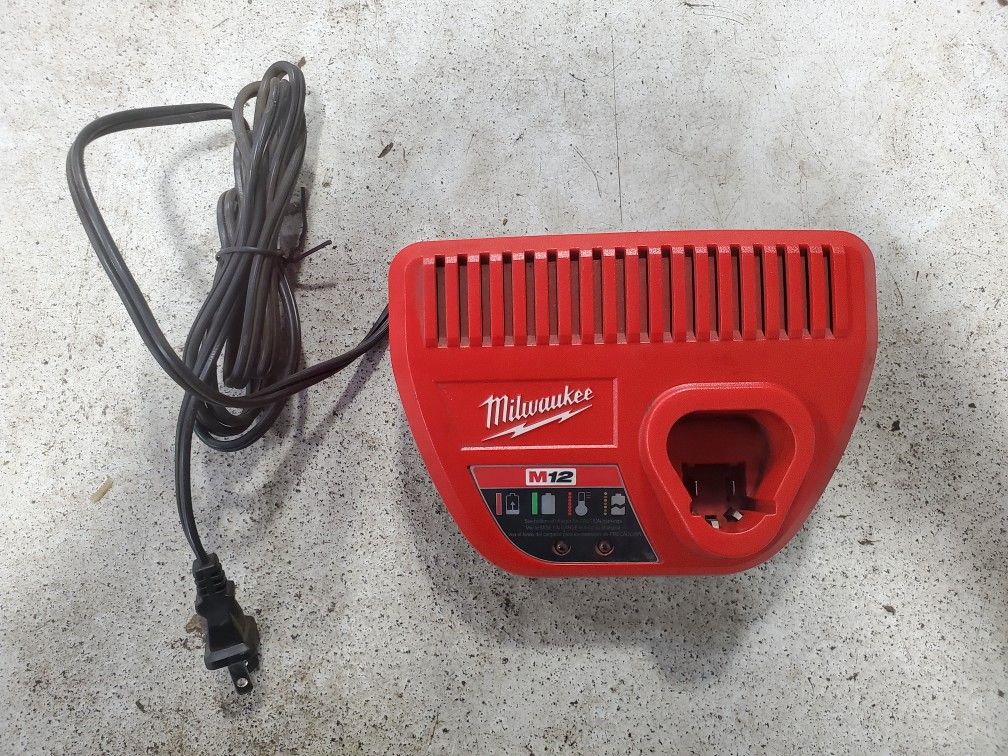 Milwaukee 12V CHARGER