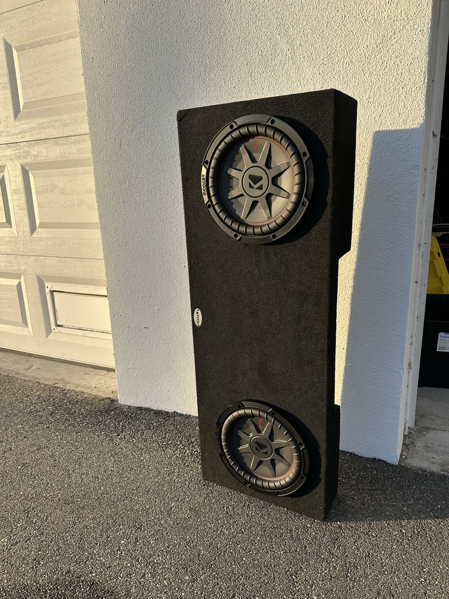 Toyota Tundra - Kicker Dual 10 Subwoofers